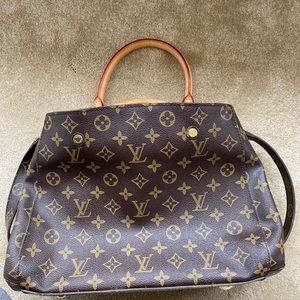 LOUIS VUITTON handbag
MONTAIGNE